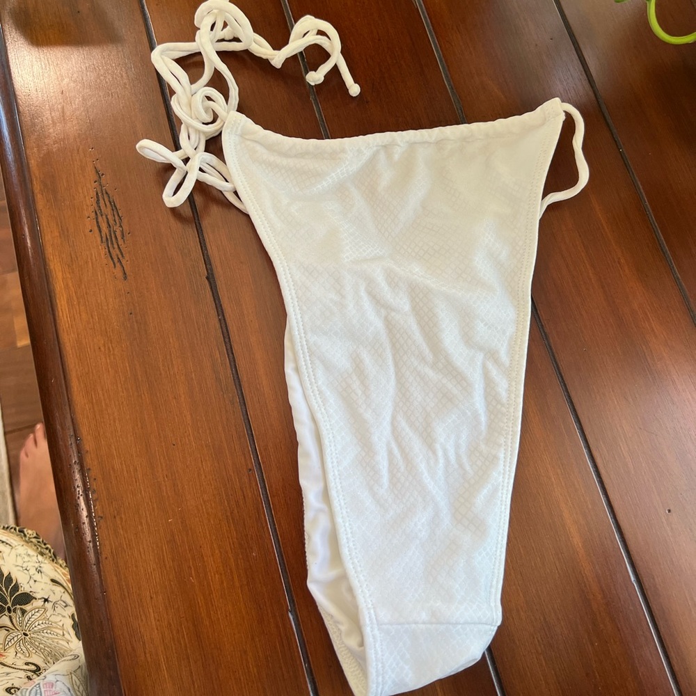 Minimale animale medium bottoms.
